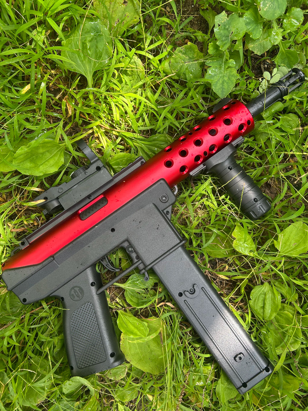 New Tec9 Toy Gun Can Fire Gel Bullets 7-8mm, Available in Three Colors, Comes with 7.4V Battery and USB Charging Cable, New Year's Gift for Boys